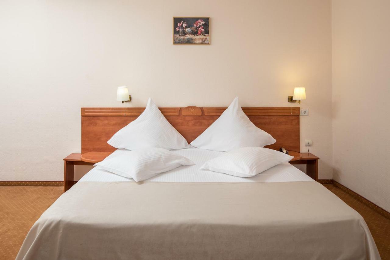 Hotel Rozmarin Predeal Bagian luar foto