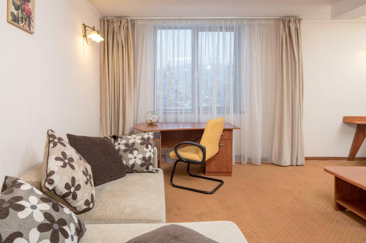 Hotel Rozmarin Predeal Bagian luar foto