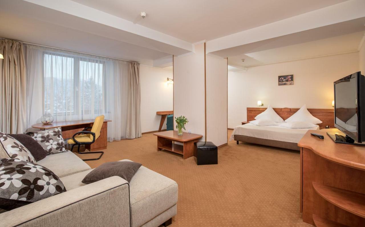 Hotel Rozmarin Predeal Bagian luar foto