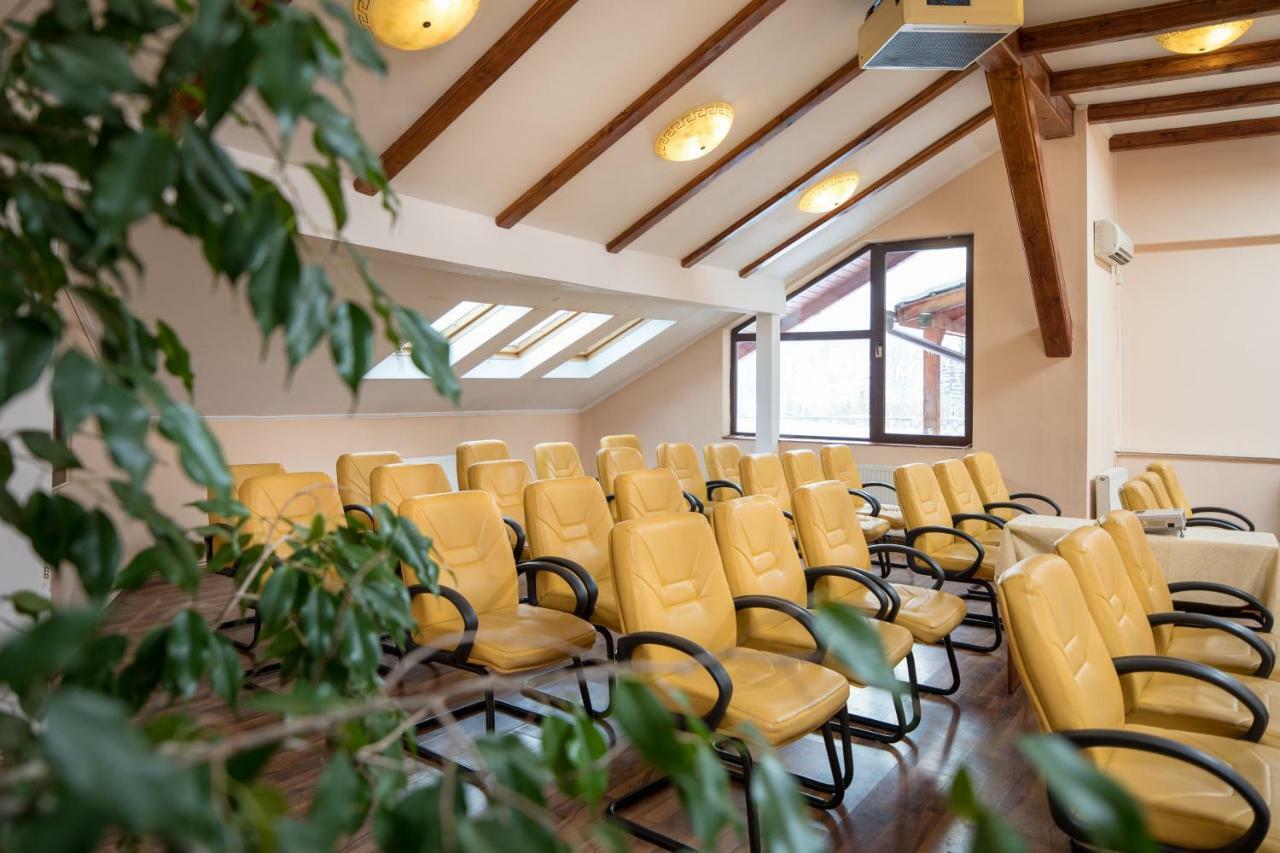 Hotel Rozmarin Predeal Bagian luar foto