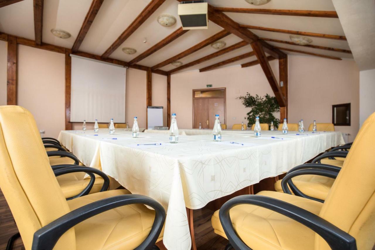 Hotel Rozmarin Predeal Bagian luar foto