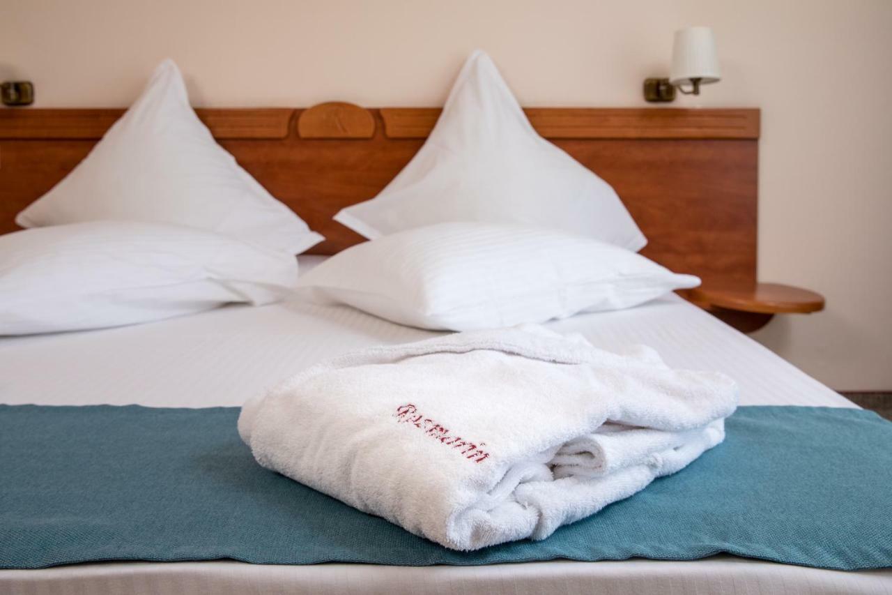 Hotel Rozmarin Predeal Bagian luar foto