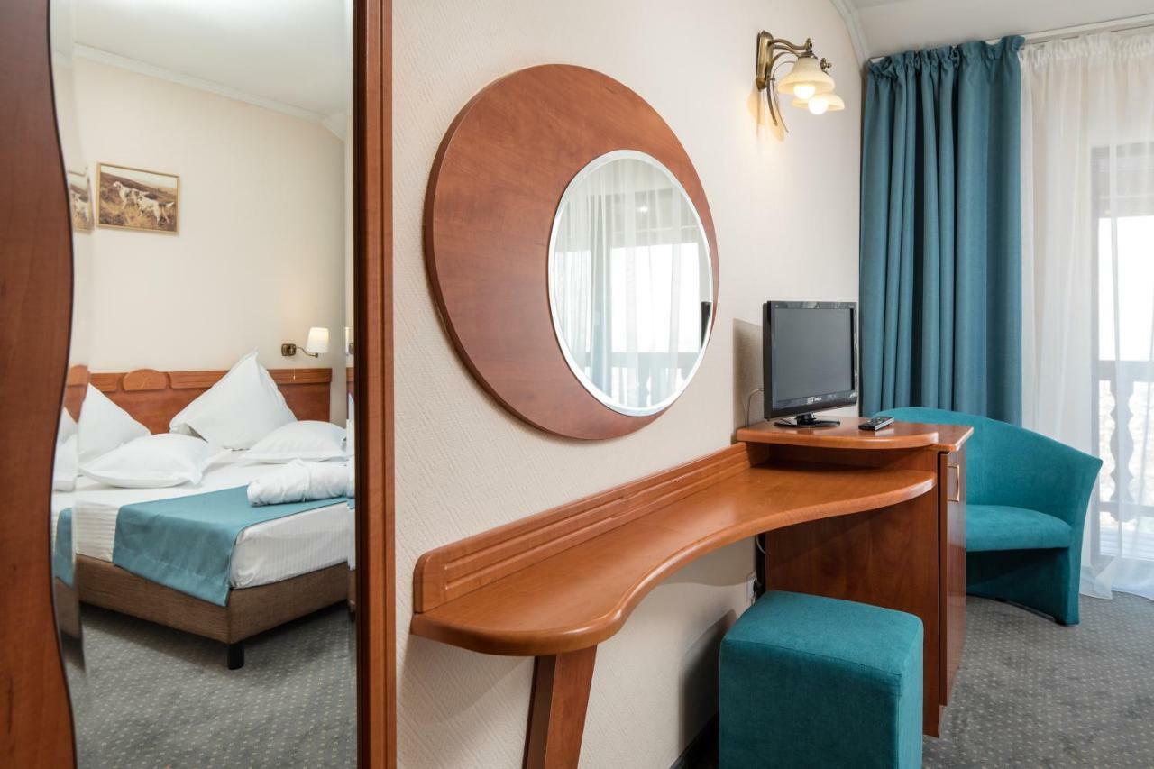 Hotel Rozmarin Predeal Bagian luar foto