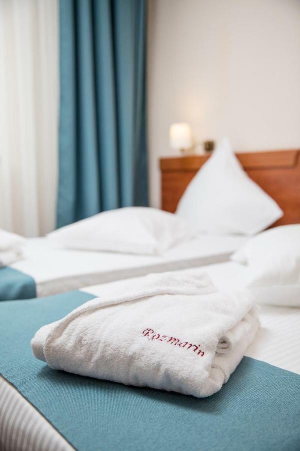 Hotel Rozmarin Predeal Bagian luar foto