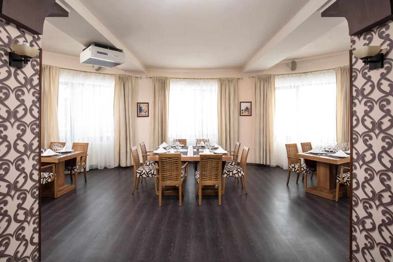 Hotel Rozmarin Predeal Bagian luar foto